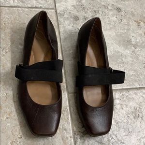 Brown nurture flats